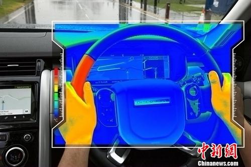 捷豹路虎研发中的感应式方向盘能将温度变化作为提示信号，提示驾驶者转弯或变道时机
