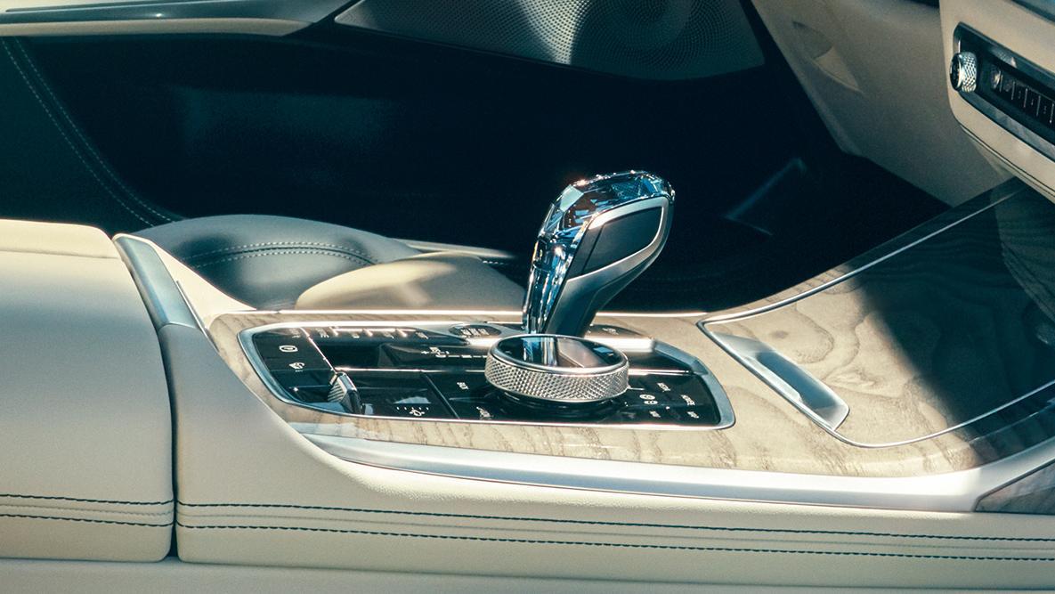 宝马首款全尺寸皮卡，裸车或百万起售，比奔驰X-Class豪华N倍！